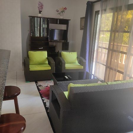 Appartamento Sue-Etoile Self Catering Pointe Au Sel Esterno foto